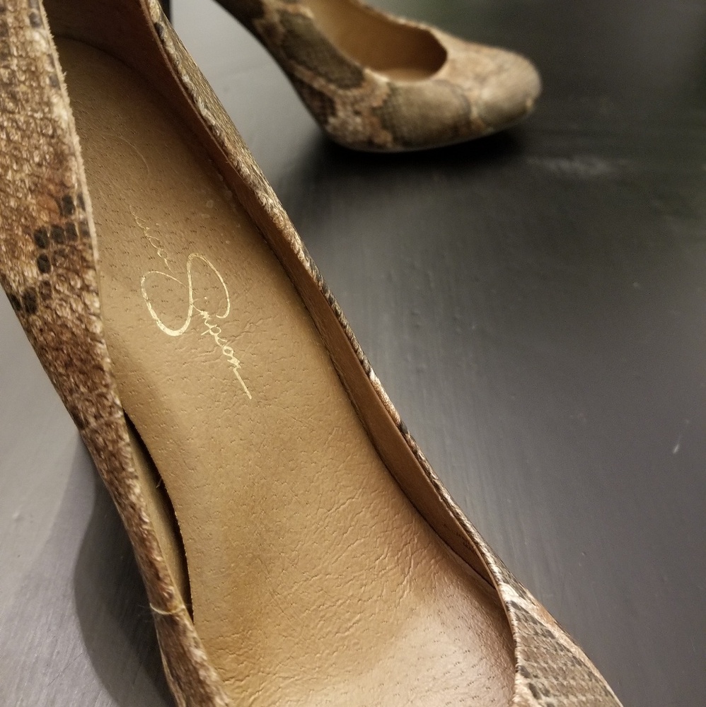 Jessica Simpson Round Toe Python Pumps sz 8 - Picture 2 of 2